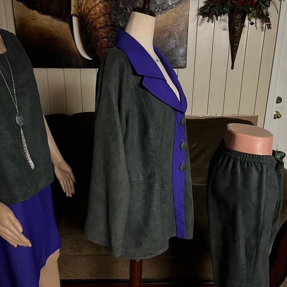 Dianaira • Size 12 • 4 Piece Outfit • Blazer/Blouse/Pants/Skirt • Purple/Gray - Picture 10 of 16